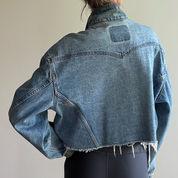Vintage Levi's Blue Denim Jacket with Frayed Details - Picture 5 of 7